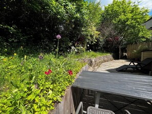 Terrace/patio - Canyon Cottage (Neath)