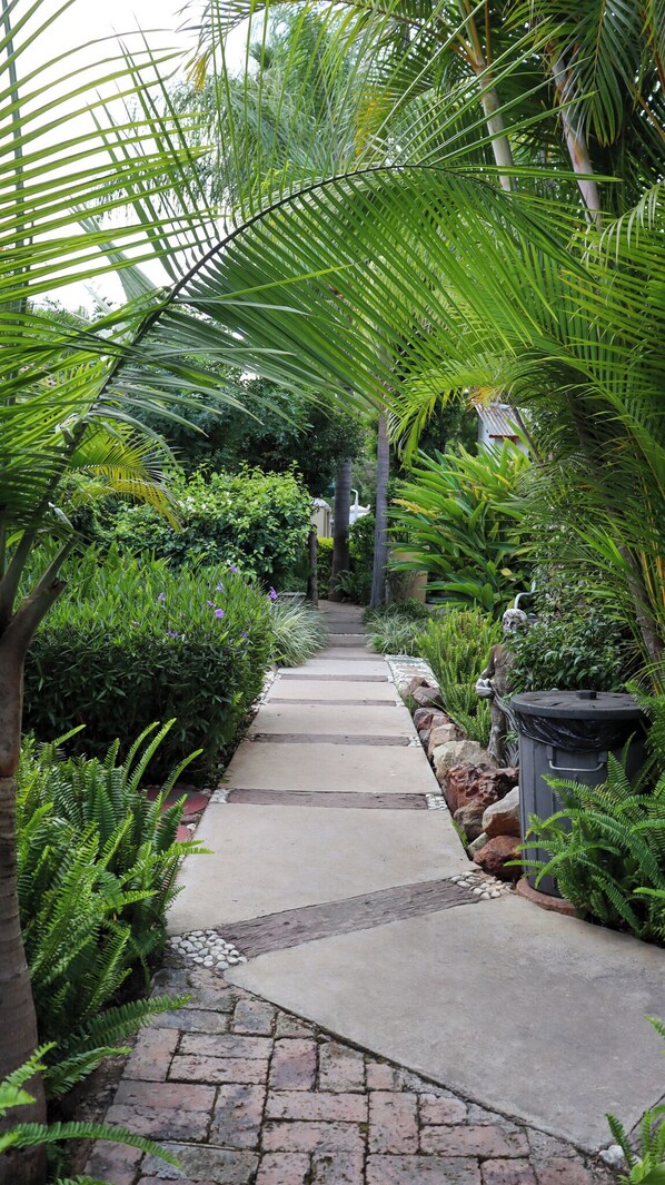 Exterior - Golden Lantern Guest Lodge (Bela-Bela)