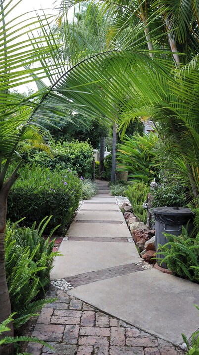 Golden Lantern Guest Lodge