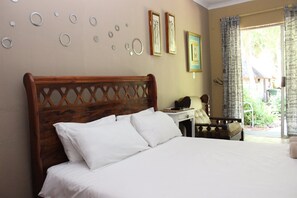 Chalet (S/Catering 6 sleeper) | Peralatan tempat tidur premium, meja, cadar katil 