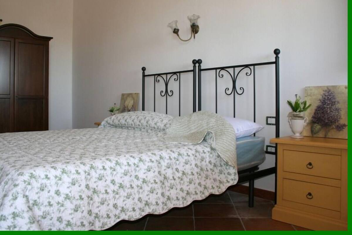 Free cots/infant beds, bed sheets, wheelchair access