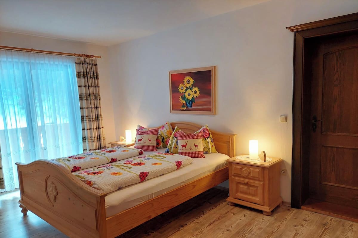 Apartment, 1 Bedroom (3 Edelweiss) | Blackout drapes, free cribs/infant beds, rollaway beds, free WiFi