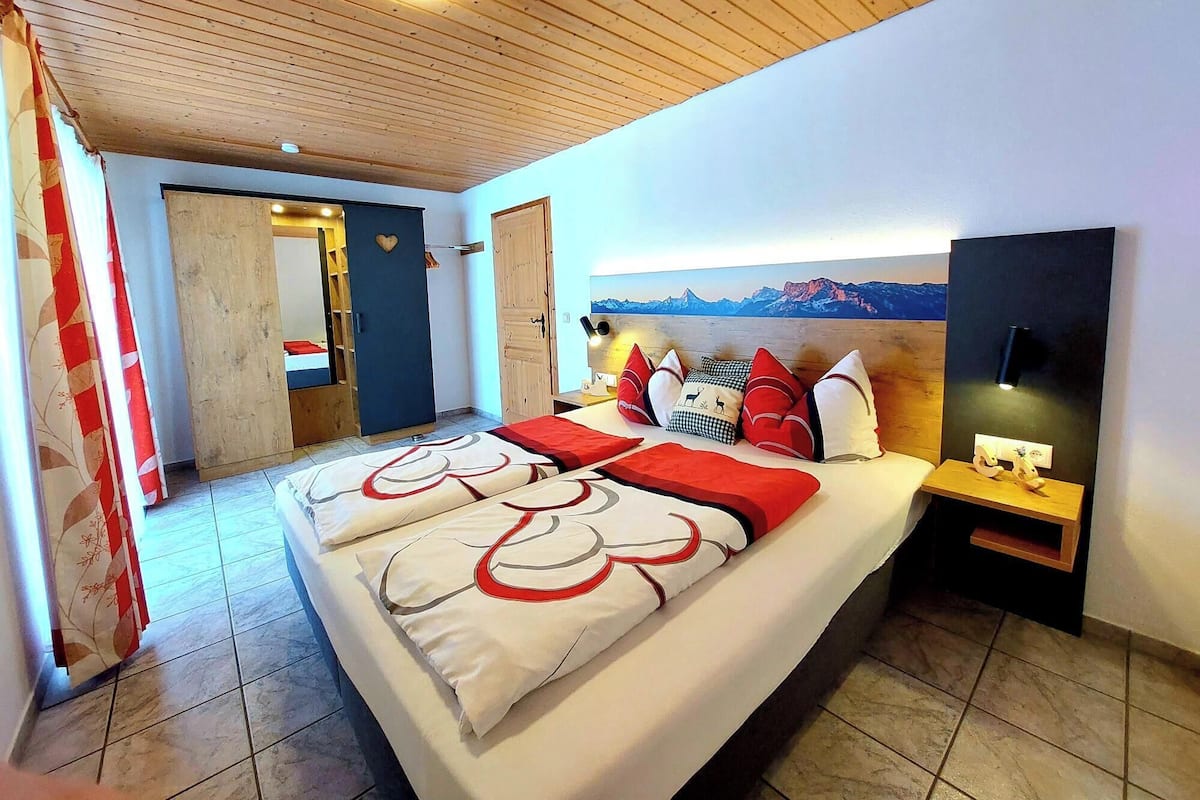 Apartment, 1 Bedroom (1 Untersberg) | Blackout drapes, free cribs/infant beds, rollaway beds, free WiFi