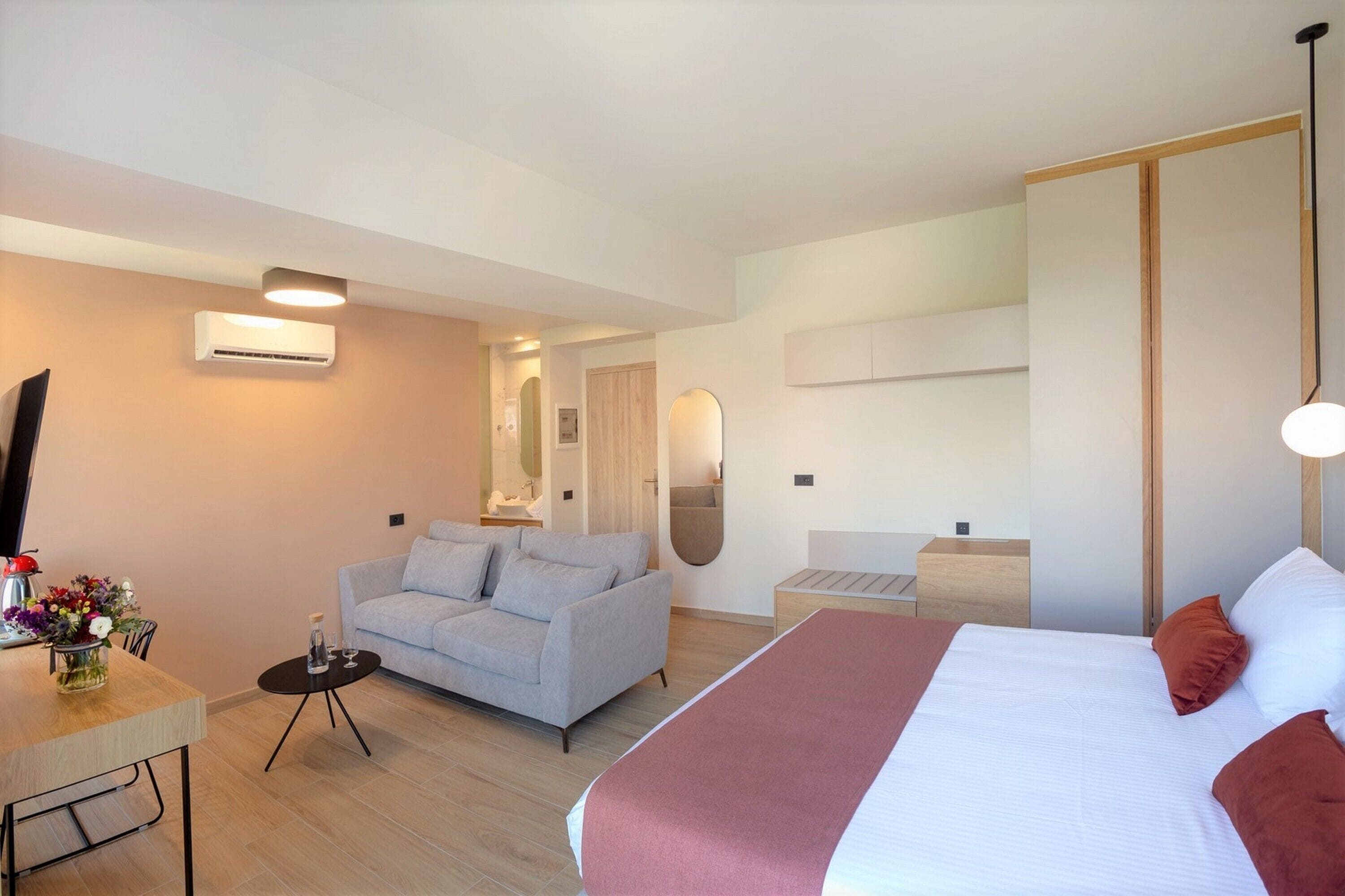 Photo - The City Hotel & Suites