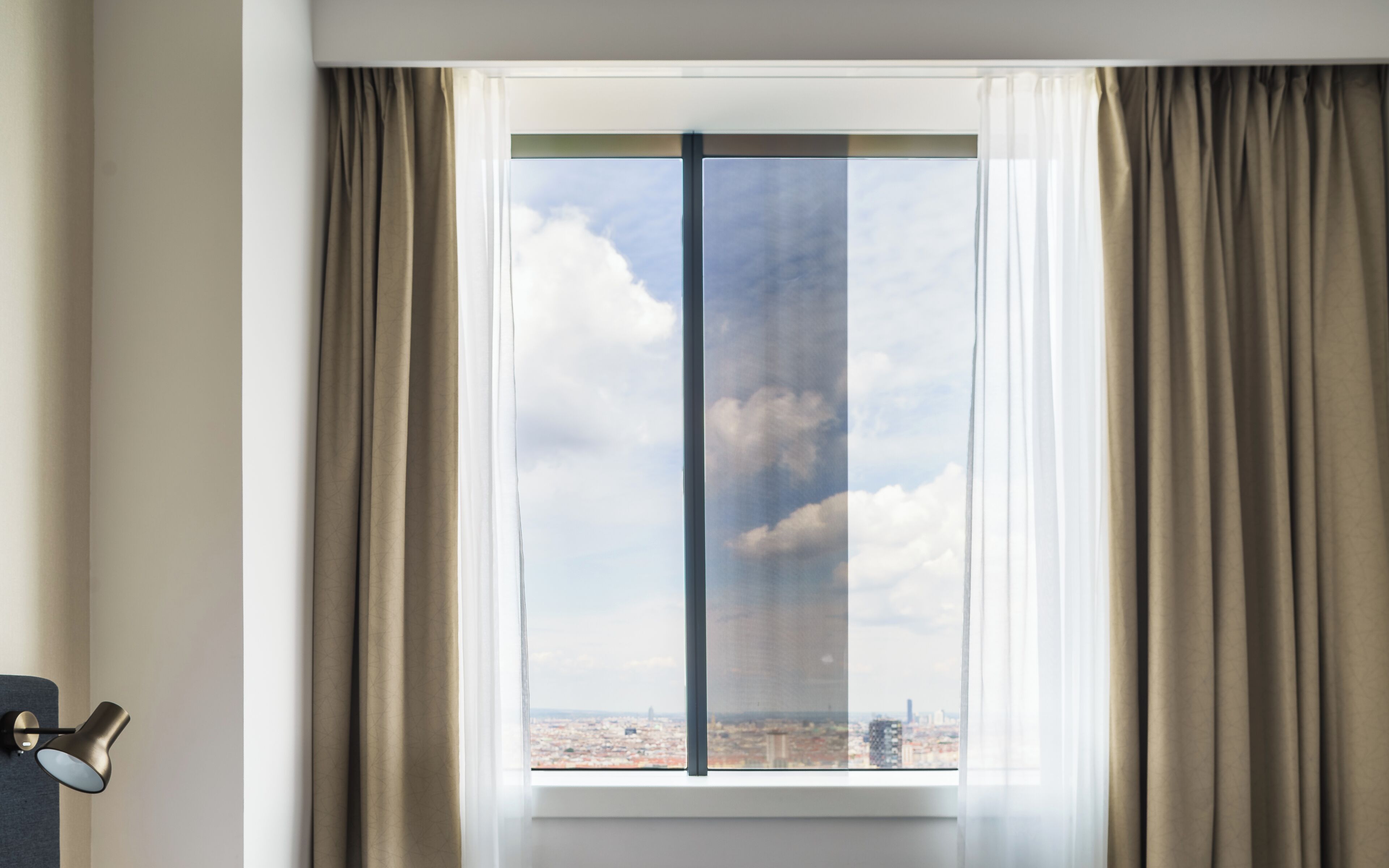 standard room, 1 queen bed (high floor) | city view