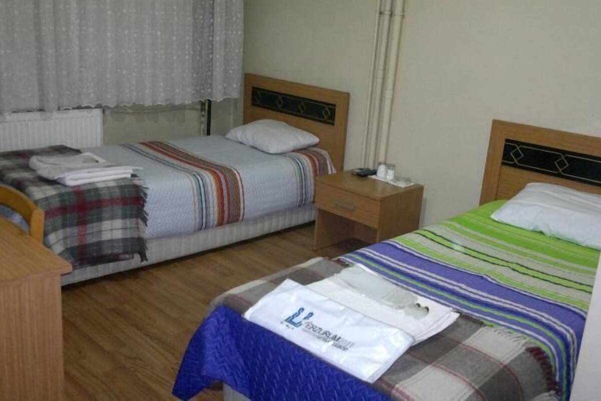 Double or Twin Room | WiFi (free)