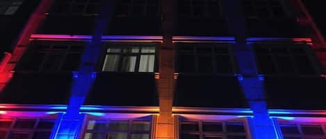 住宿正面 (夜晚)