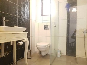 Comfort Room, Multiple Beds, Sea View | Interior entrance