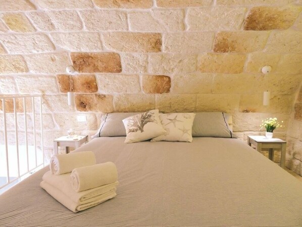 Design Studio | Hypo-allergenic bedding, individually furnished, soundproofing - Dimora Petra (Polignano a Mare)