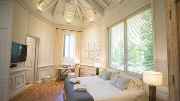 Premium bedding, down comforters, minibar, in-room safe