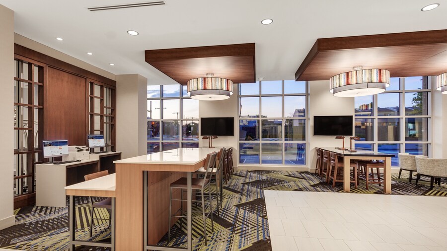 Holiday Inn Express & Suites Downtown Ottawa East by IHG