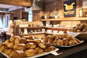 Desayuno buffet todos los días (con cargo)