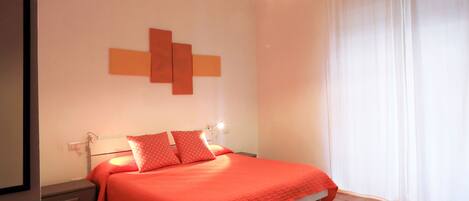 Chambre double (Arancio) | Bureau, fer et planche Ă repasser, accĂšs au Wi-Fi (inclus)