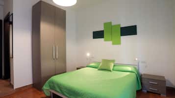 Quarto casal (Verde) | Escrivaninha, ferros/tábuas de passar roupa, Wi-Fi de cortesia