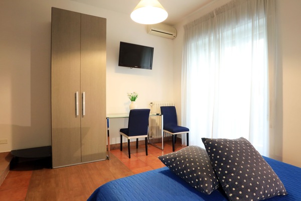 Double Room (Blu) | Desk, iron/ironing board (on request), WiFi (free), bed sheets