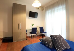 Chambre Double (Blu) | Bureau, fer et planche Ă repasser, Wi-Fi gratuit, draps fournis