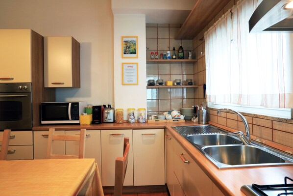 Double Room (Rossa) | Private kitchen
