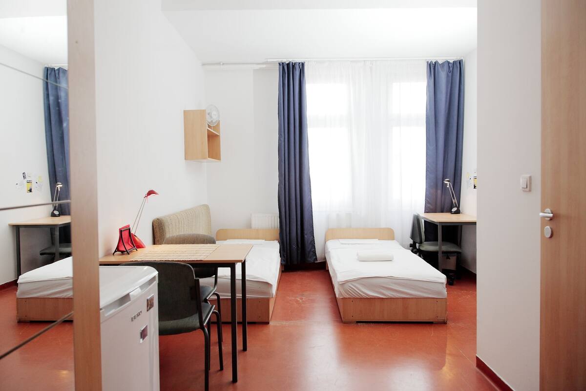 Bureau, Wi-Fi gratuit, draps fournis