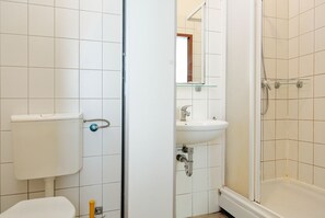 Douche, serviettes fournies