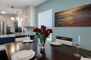 Dining - Happy as a Clam in Villas 221 (Navarre)
