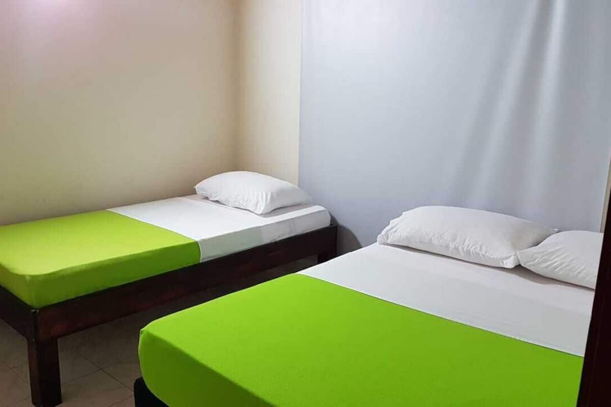 Departamento básico, 2 habitaciones | Tabla de planchar con plancha, wifi gratis y ropa de cama