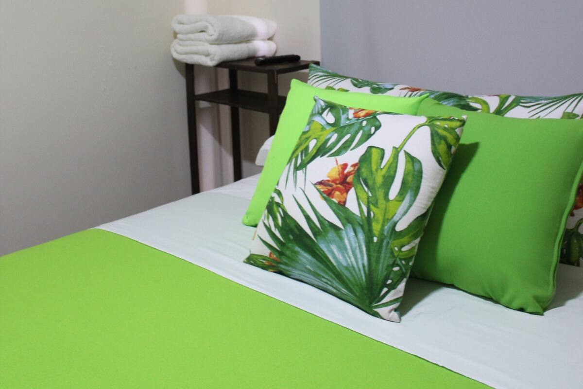 Iron/ironing board, free WiFi, bed sheets