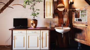 Basic Double Room, 1 King Bed, Patio | Bathroom | Shower, free toiletries, hair dryer, bathrobes