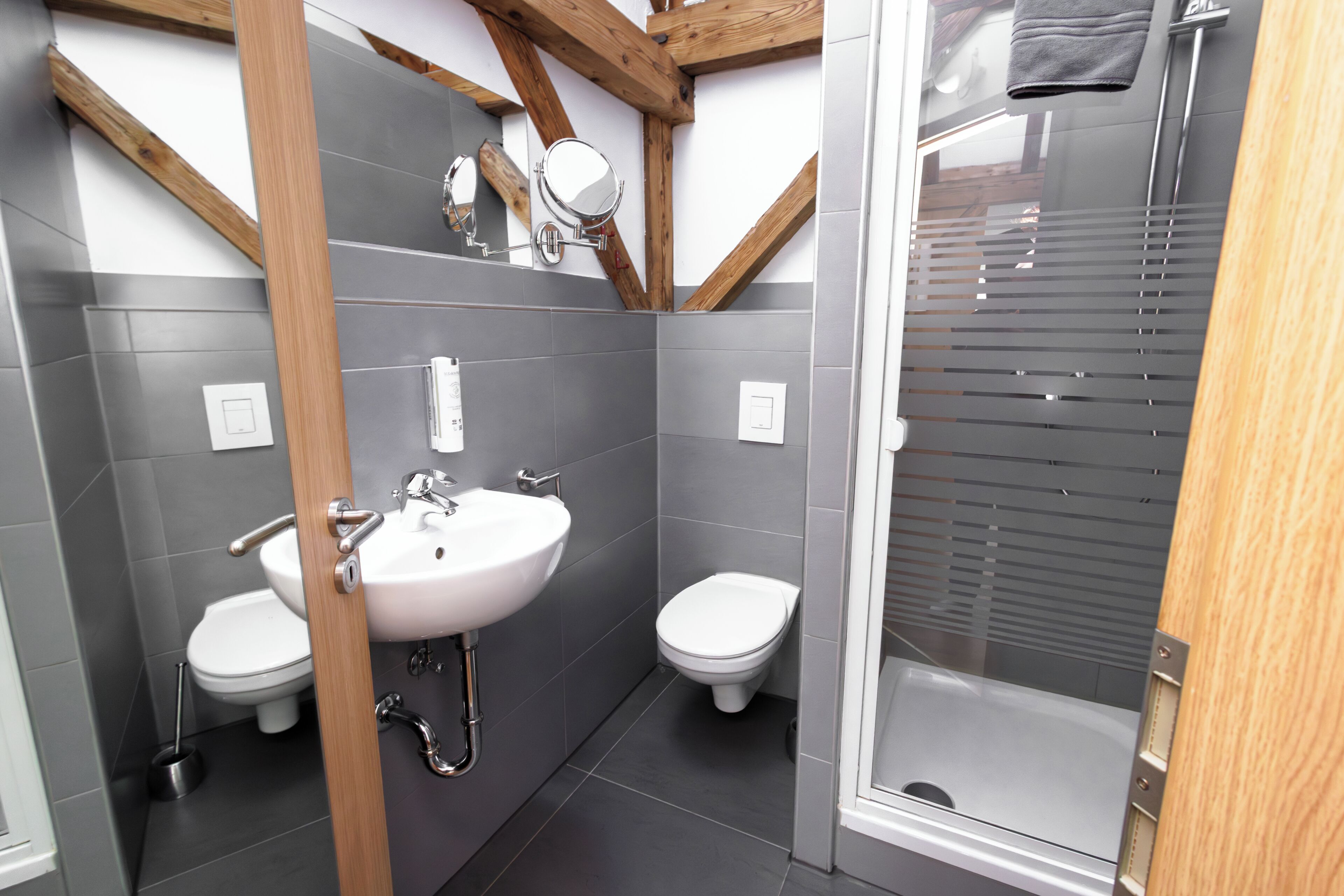 Exclusive Double Room | Bathroom | Towels