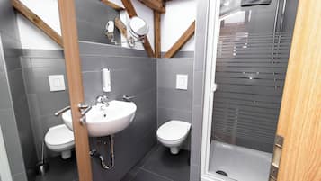 Exclusive Double Room | Bathroom | Towels