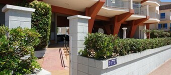 COMA-RUGA APARTMENT IN FIRST LINE OF SEA ON BEACH, IN PERFECT CONDITION