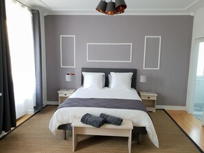 Quarto casal (Liquoreuse) | Roupas de cama premium, escrivaninha, Wi-Fi de cortesia, roupa de cama