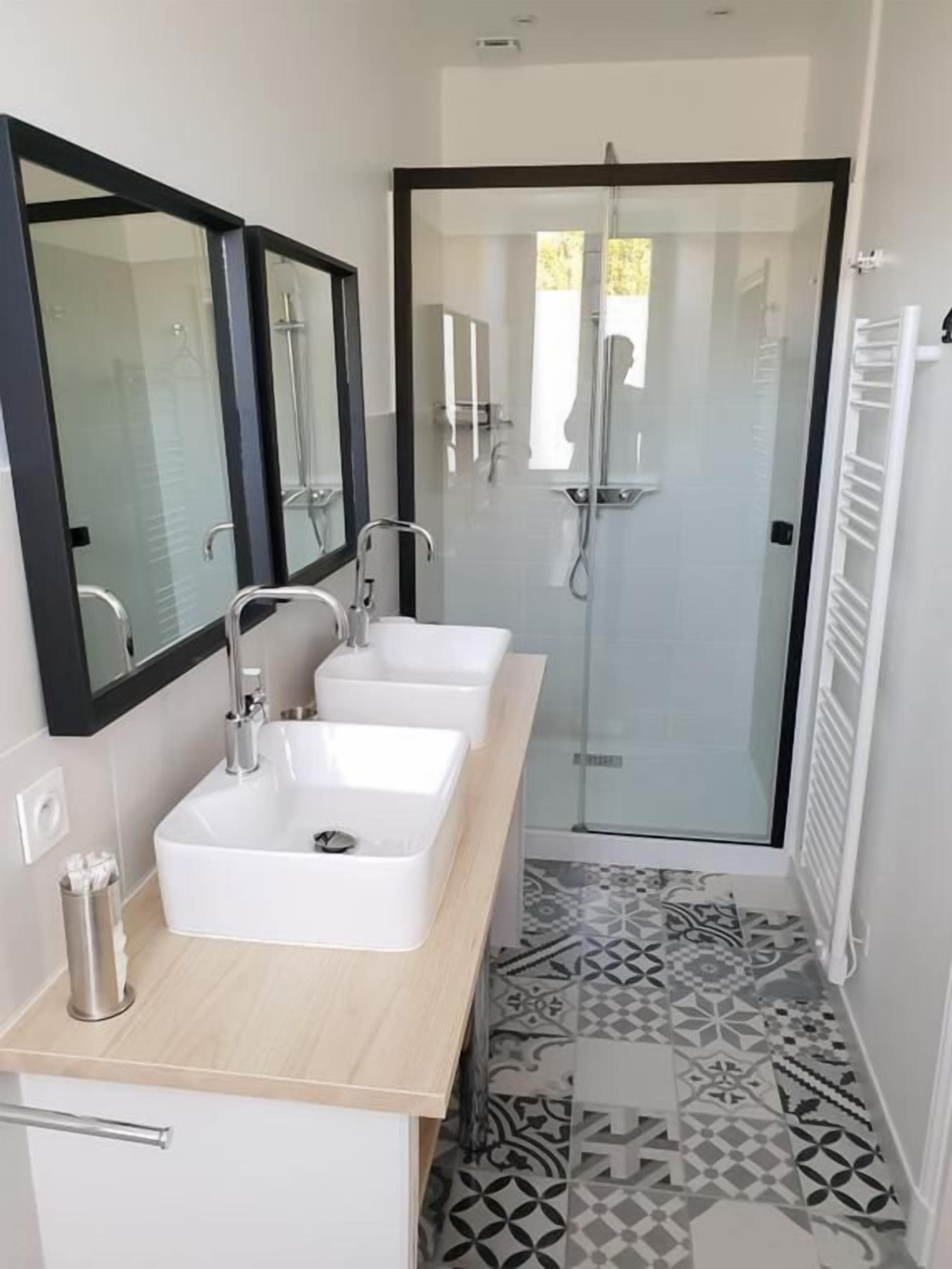 double room (liquoreuse) | bathroom | free toiletries, hair dryer, bathrobes, towels