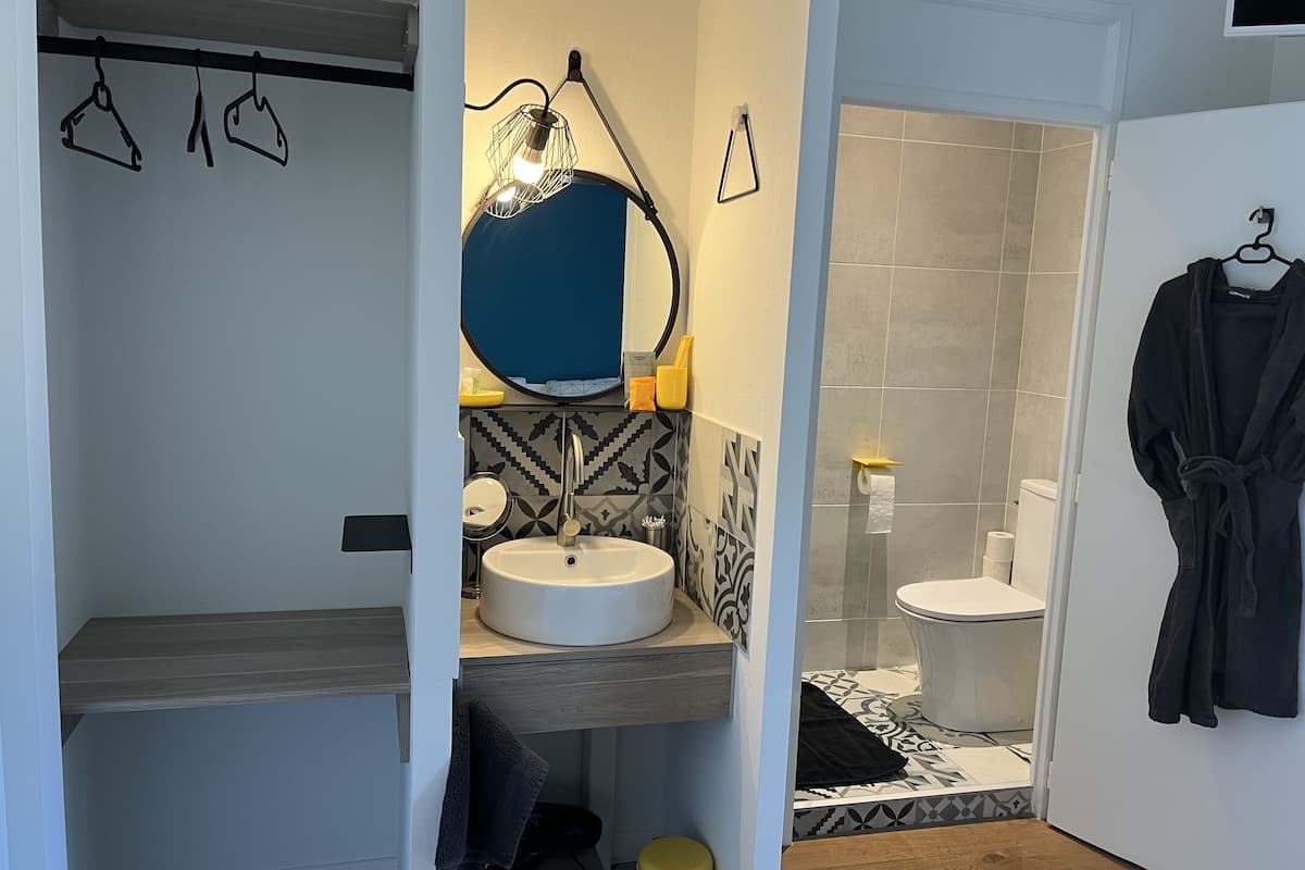 double room single use, ground floor | 1 bedroom, premium bedding, desk, free wifi