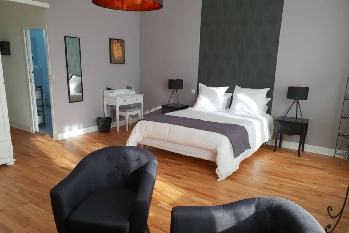 Habitación Deluxe doble, 1 habitación (Cognac) | Ropa de cama de alta calidad, escritorio, wifi gratis y ropa de cama