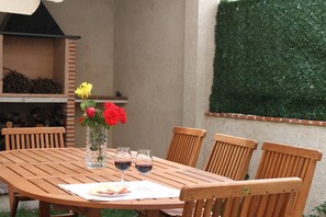 تناول الطعام بالخارج