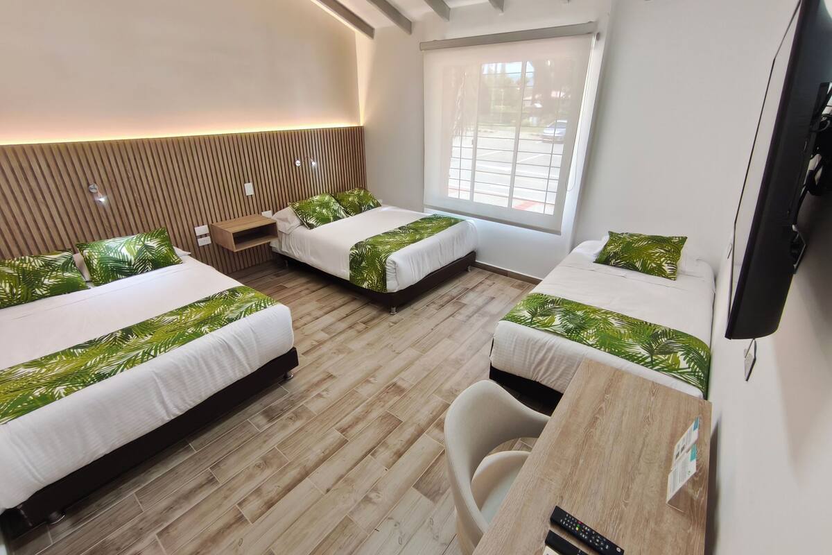 Kamar Triple Superior | 1 kamar tidur, minibar, brankas, dan tirai kedap cahaya