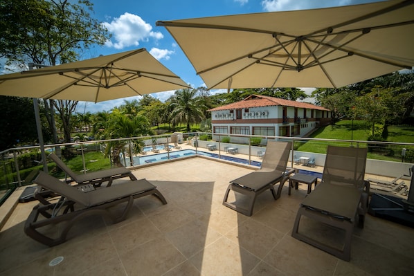 Outdoor pool - Hotel Barranqueros (Armenia)