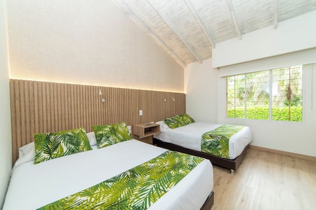 Superior Single Room | Minibar, in-room safe, blackout drapes, free WiFi
