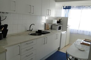 Réfrigérateur, micro-ondes, four, lave-vaisselle