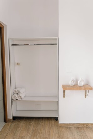 Habitación doble, Aire acondicionado | Escritorio, tabla de planchar con plancha, wifi gratis