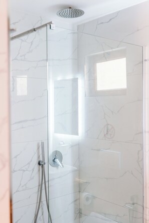 Shower - Vila Malo (Ksamil)