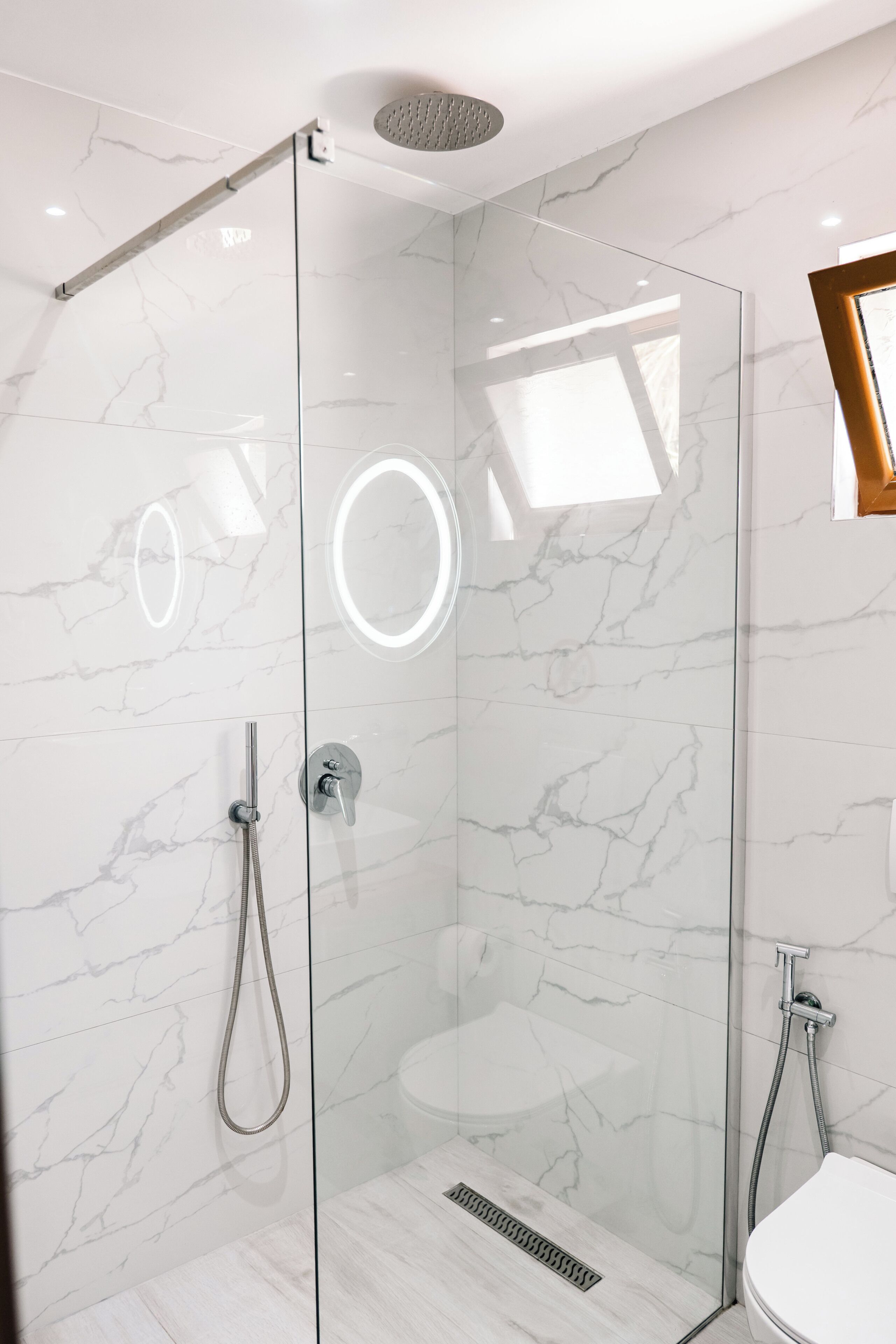 Apartemen, balkon | Kamar mandi | Shower