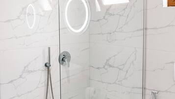 Apartment, Balkon | Badezimmer | Dusche