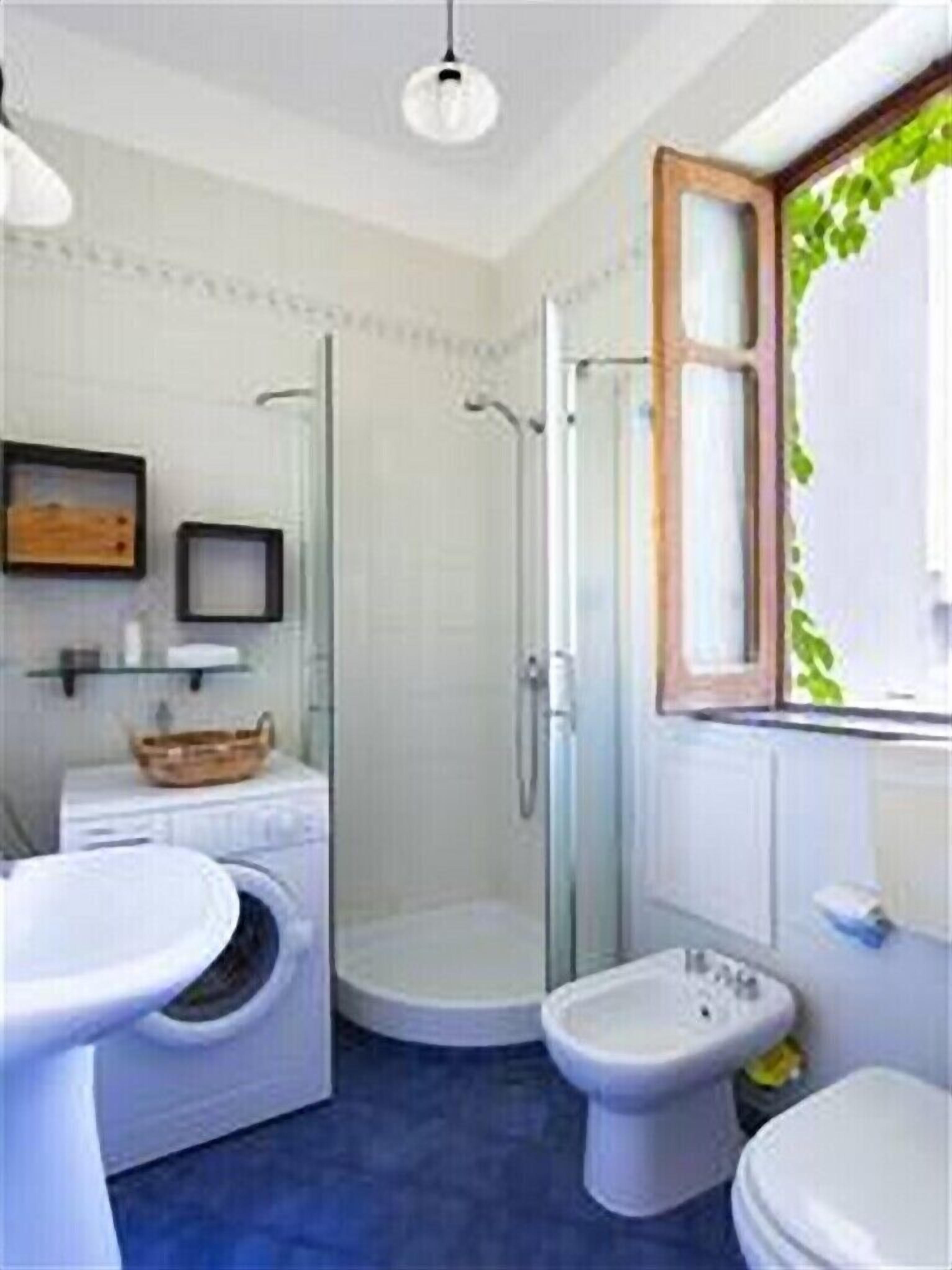 Dusche, Haartrockner, Bidet, Handtücher