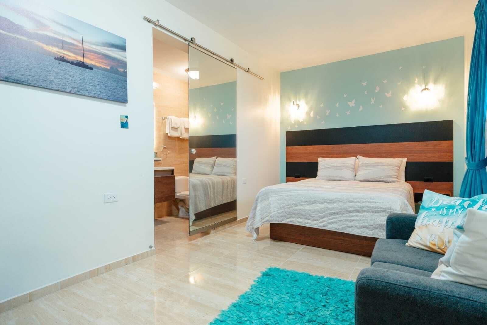 Comfort Suite, 1 Queen Bed, Non Smoking, Balcony | Down duvets, in-room safe, laptop workspace, blackout curtains