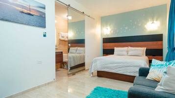 Comfort Suite, 1 Queen Bed, Non Smoking, Balcony | Down comforters, in-room safe, laptop workspace, blackout drapes