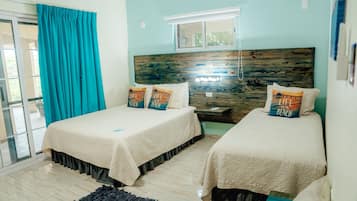 Deluxe Triple Room with kitchen | Daunenbettdecken, Zimmersafe, laptopgeeigneter Arbeitsplatz