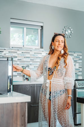 Suite Deluxe, 2 chambres, vue piscine | Cuisine privée