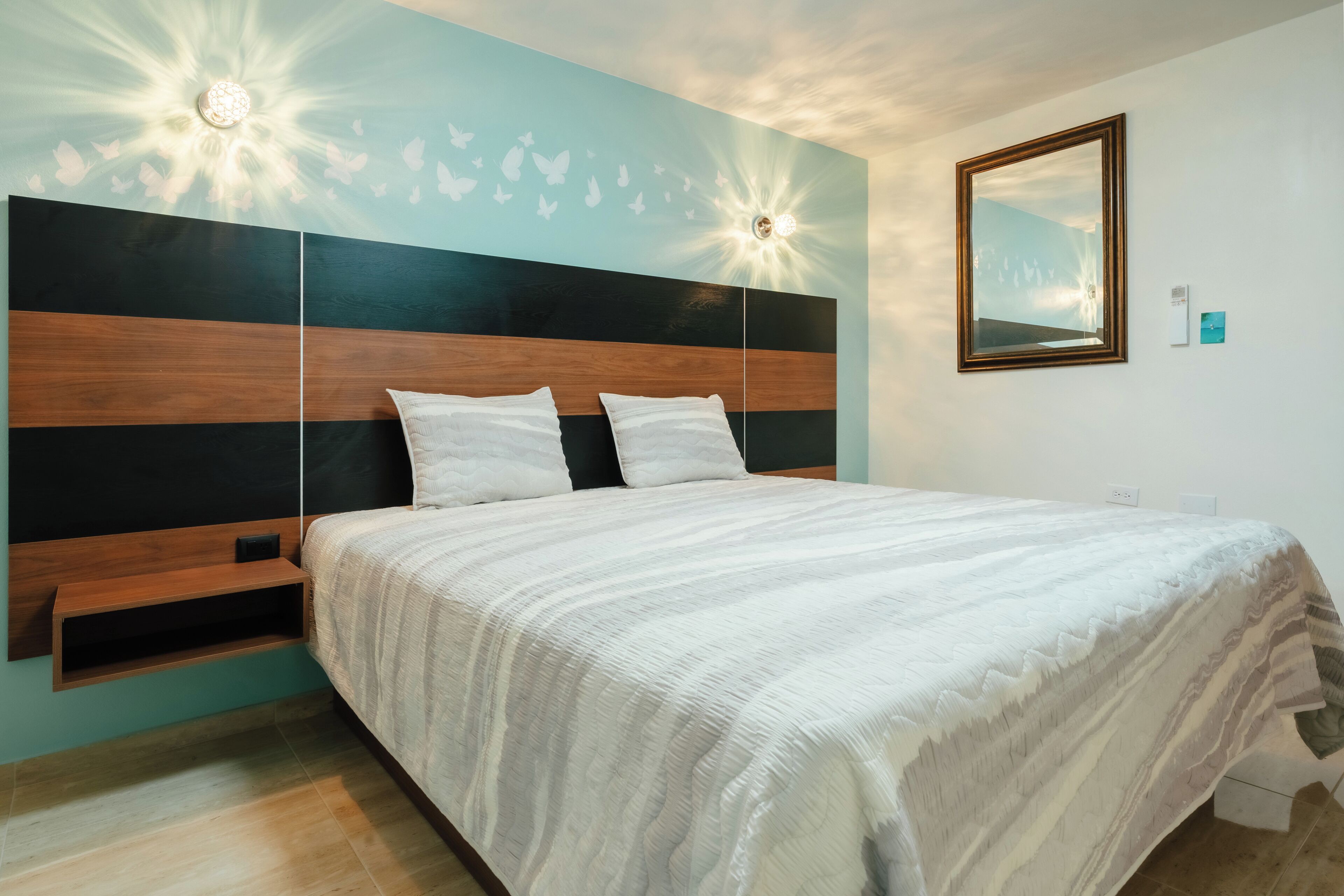 Comfort suite, 1 queensize bed, niet-roken, balkon | Donsdekens, een kluis op de kamer, een laptopwerkplek