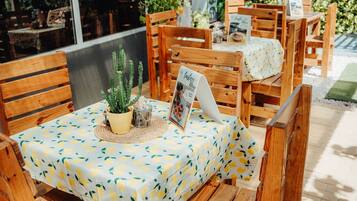 Daily full breakfast for a fee